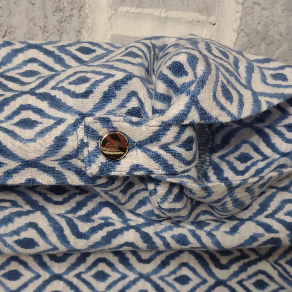 Chico's Women's White and Blue Diamond Patterned Blouse Size (1) Medium - Picture 7 of 14